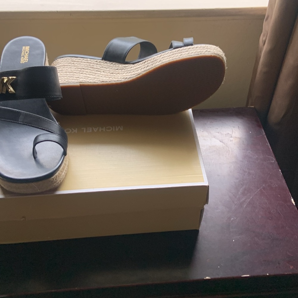 Michael Kors Sidney Wedge - Picture 2 of 4